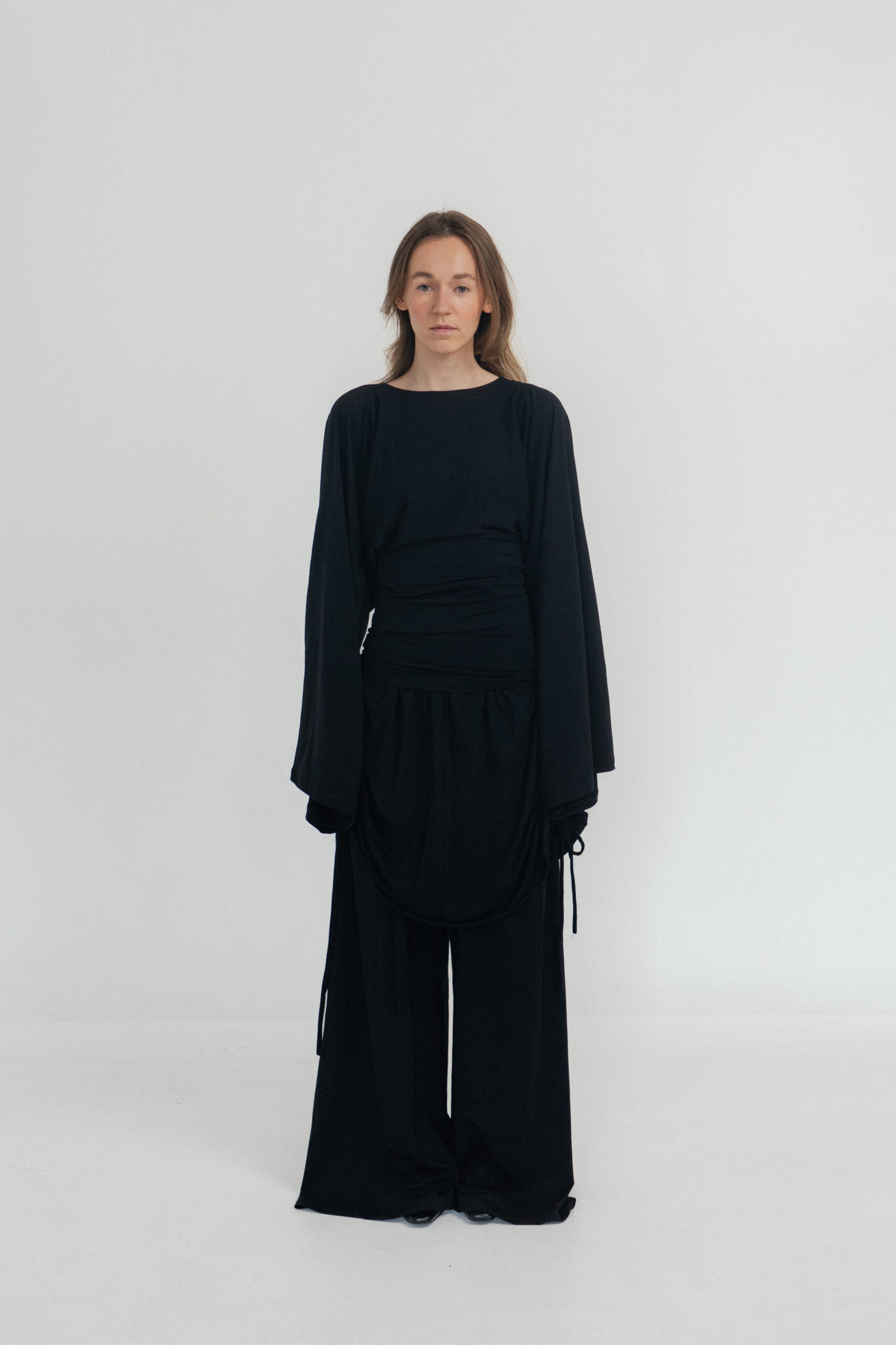 Essential 01 - Image 3