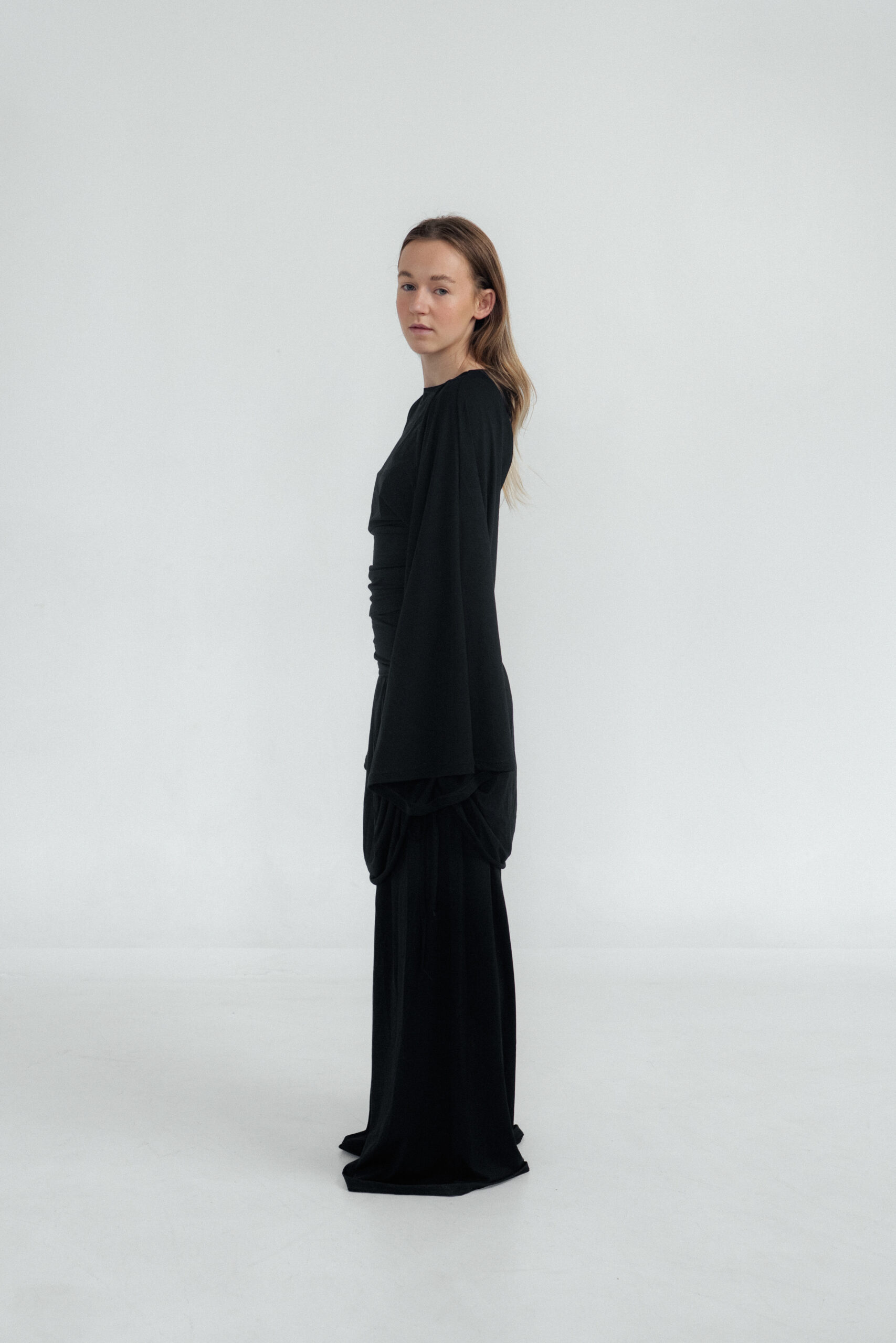 Essential 01 - Image 2