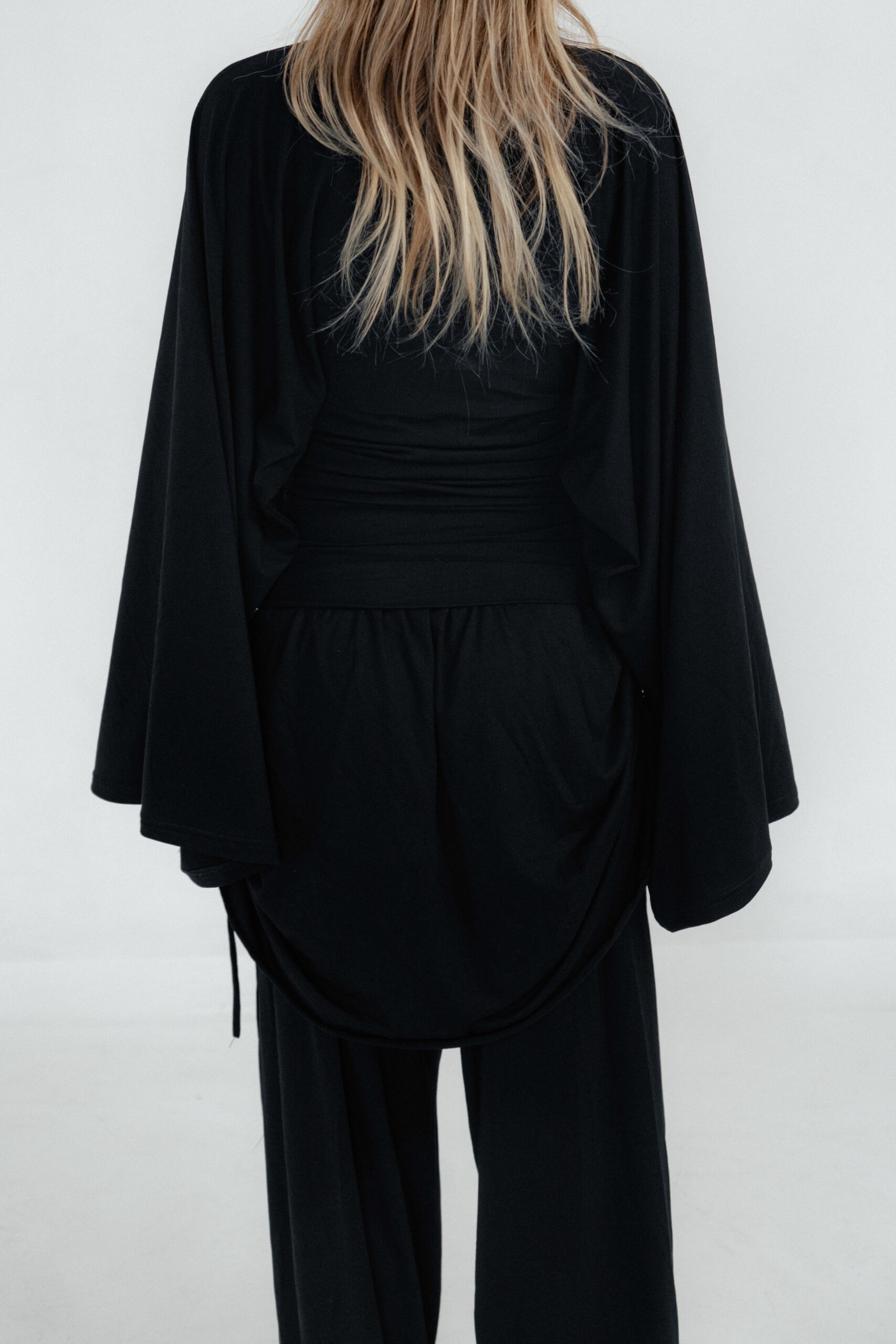Essential 01 - Image 4