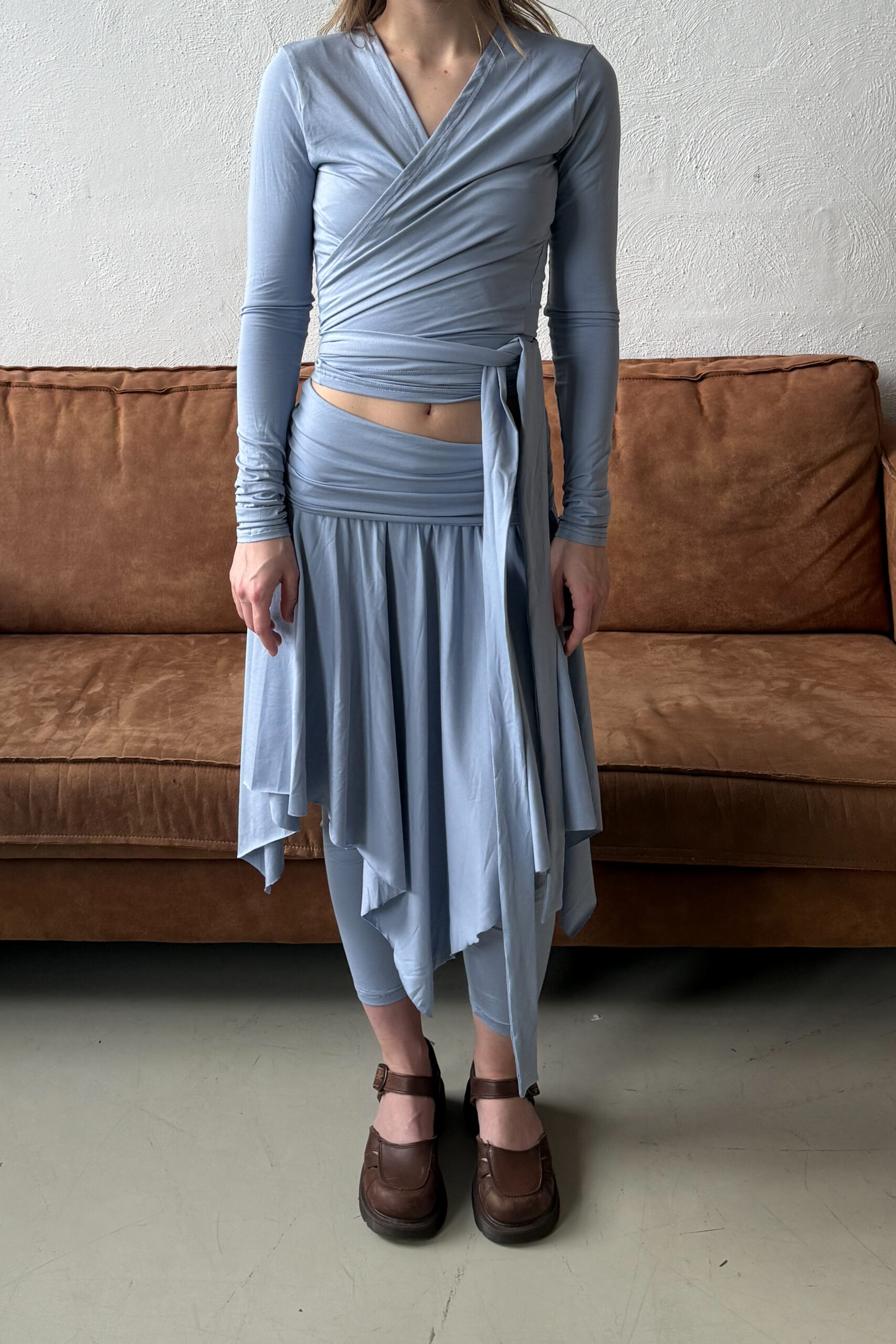 Essential 02 - Image 2